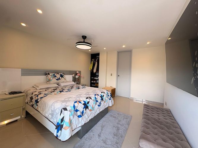 Apartamento de 3 alcobas en venta en Tres Esquinas, Sabaneta, 90 m² · foto 14 de 17