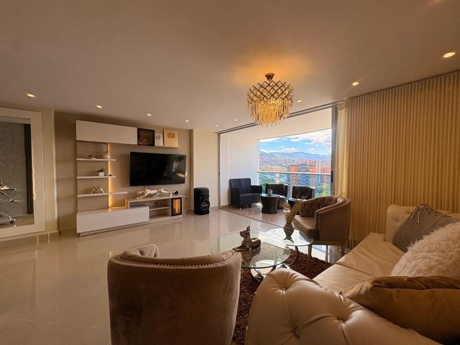 Apartamento de 3 alcobas en venta en Tres Esquinas, Sabaneta, 90 m² · foto 2 de 17