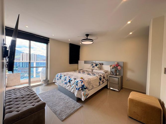 Apartamento de 3 alcobas en venta en Tres Esquinas, Sabaneta, 90 m² · foto 13 de 17
