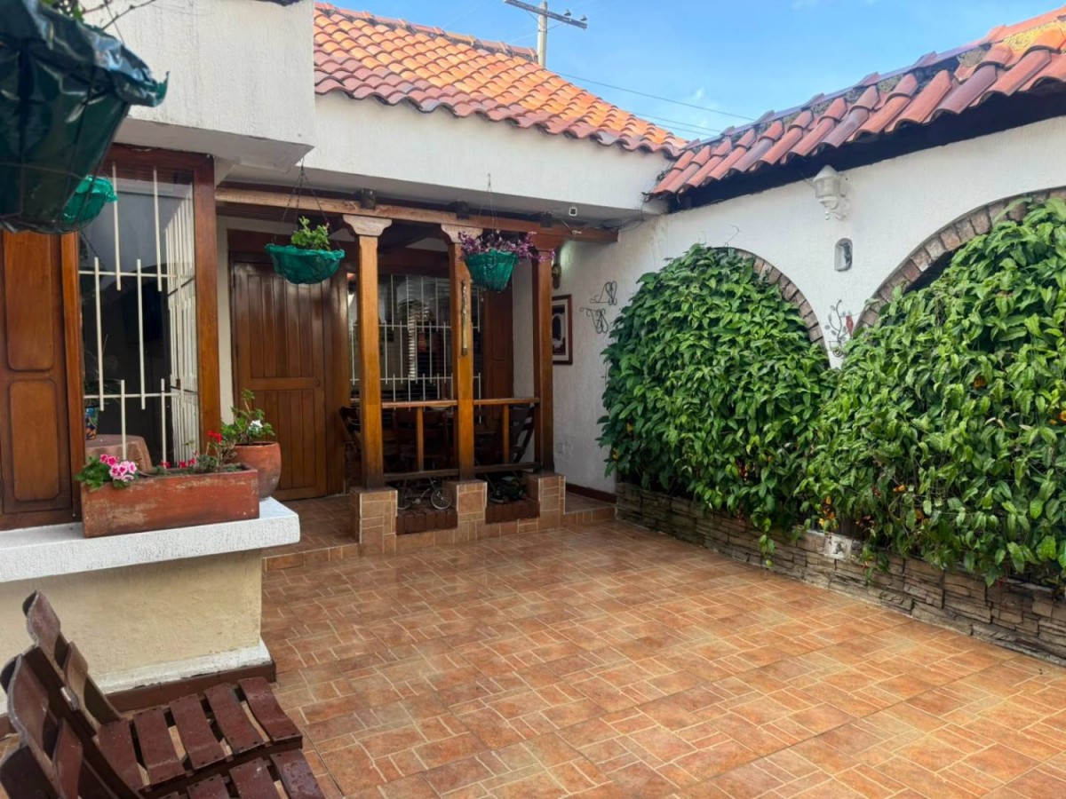 Casa en venta en Alhambra, Bogotá · foto 2 de 21