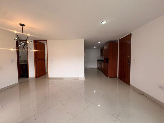 Apartamento de 3 alcobas en venta en Tres Esquinas, Sabaneta, 86 m² · foto 2 de 12