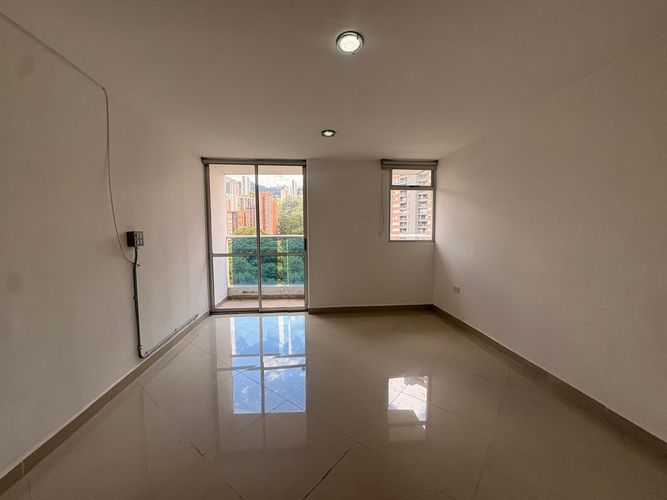 Apartamento de 3 alcobas en venta en Tres Esquinas, Sabaneta, 86 m² · foto 5 de 12