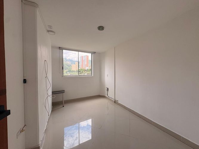Apartamento de 3 alcobas en venta en Tres Esquinas, Sabaneta, 86 m² · foto 9 de 12