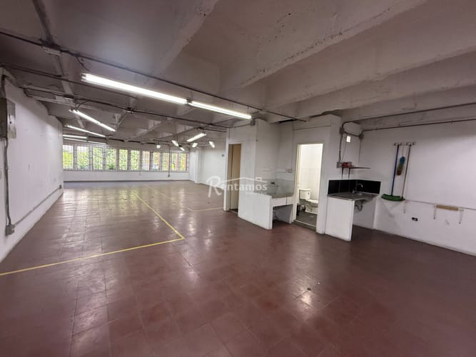 Local en arriendo en Perpetuo Socorro, Medellín, 150 m² · foto 9 de 21