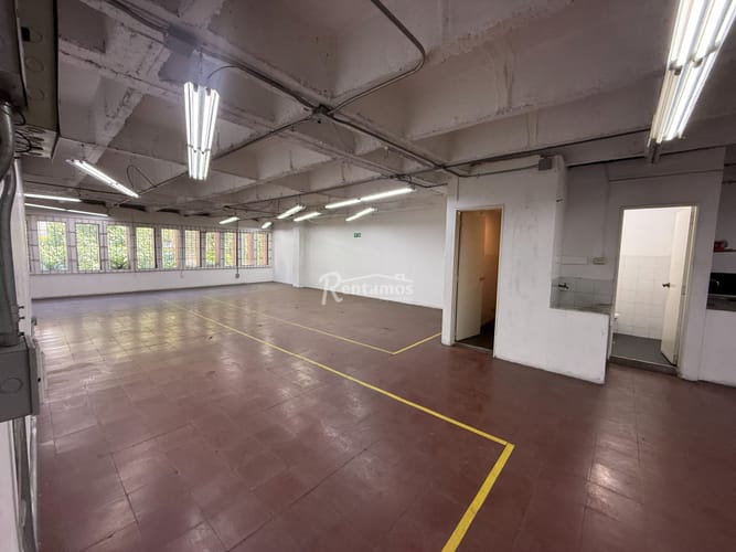 Local en arriendo en Perpetuo Socorro, Medellín, 150 m² · foto 13 de 21