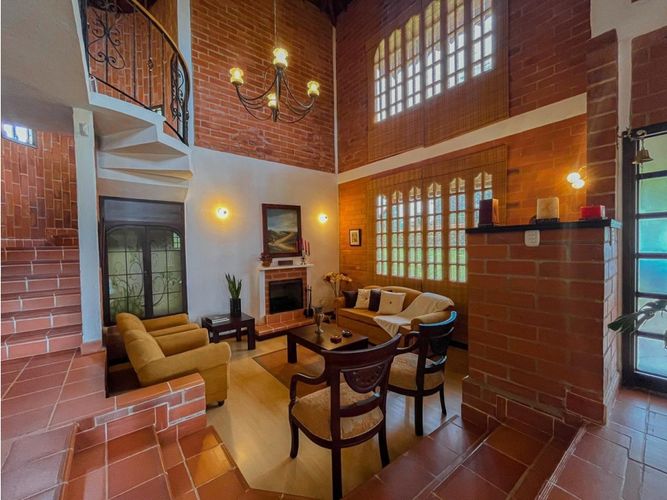 Casa de 4 alcobas en venta en Santa Elena, Medellín, 300 m² · foto 5 de 13