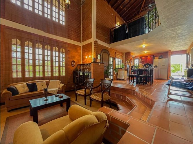 Casa de 4 alcobas en venta en Santa Elena, Medellín, 300 m² · foto 6 de 13