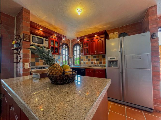 Casa de 4 alcobas en venta en Santa Elena, Medellín, 300 m² · foto 7 de 13