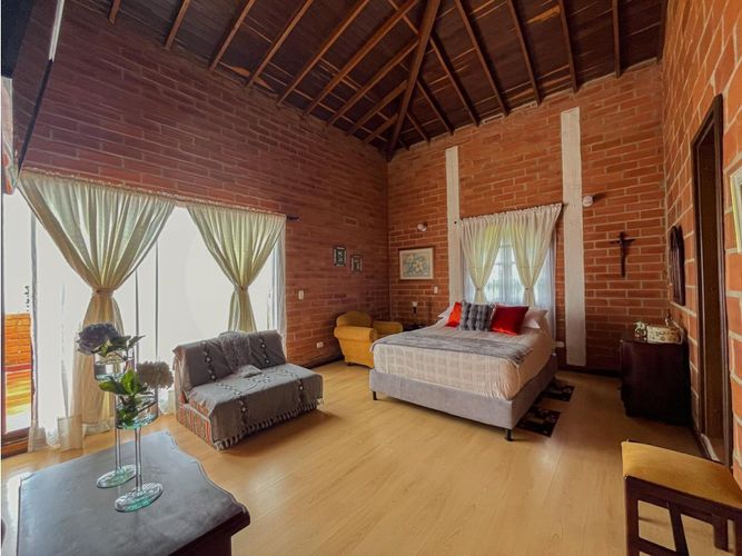 Casa de 4 alcobas en venta en Santa Elena, Medellín, 300 m² · foto 8 de 13