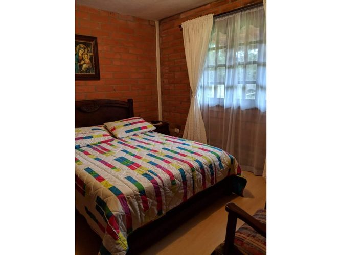Casa de 4 alcobas en venta en Santa Elena, Medellín, 300 m² · foto 9 de 13