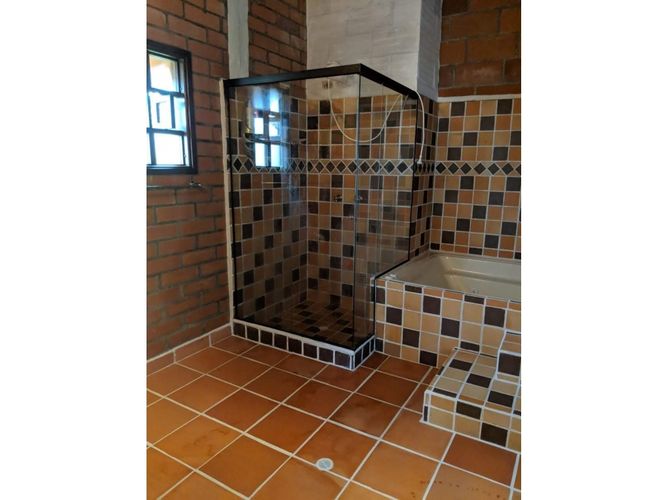 Casa de 4 alcobas en venta en Santa Elena, Medellín, 300 m² · foto 10 de 13