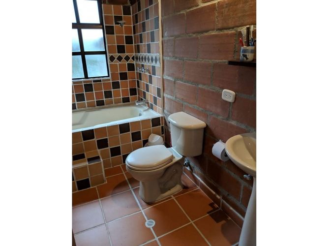 Casa de 4 alcobas en venta en Santa Elena, Medellín, 300 m² · foto 12 de 13