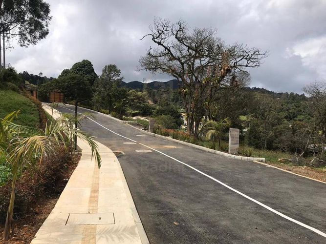 Lote en venta en Vía Las Palmas, El Retiro, 2355 m² · foto 2 de 3