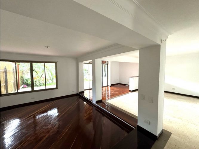 Casa de 3 alcobas en venta en El Poblado, Medellín, 275 m² · foto 2 de 14