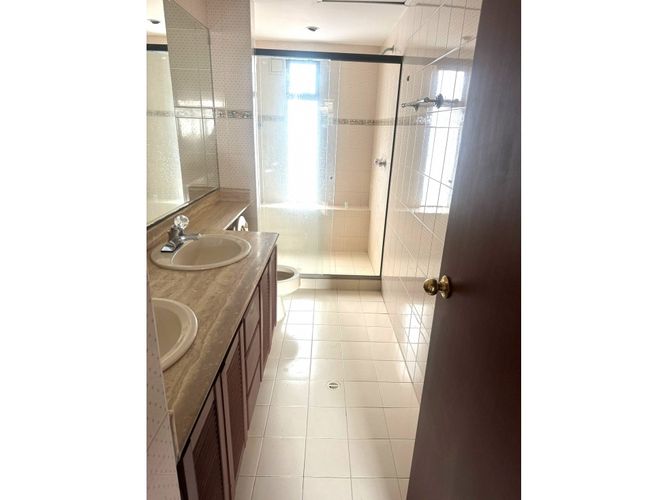 Casa de 3 alcobas en venta en El Poblado, Medellín, 275 m² · foto 13 de 14