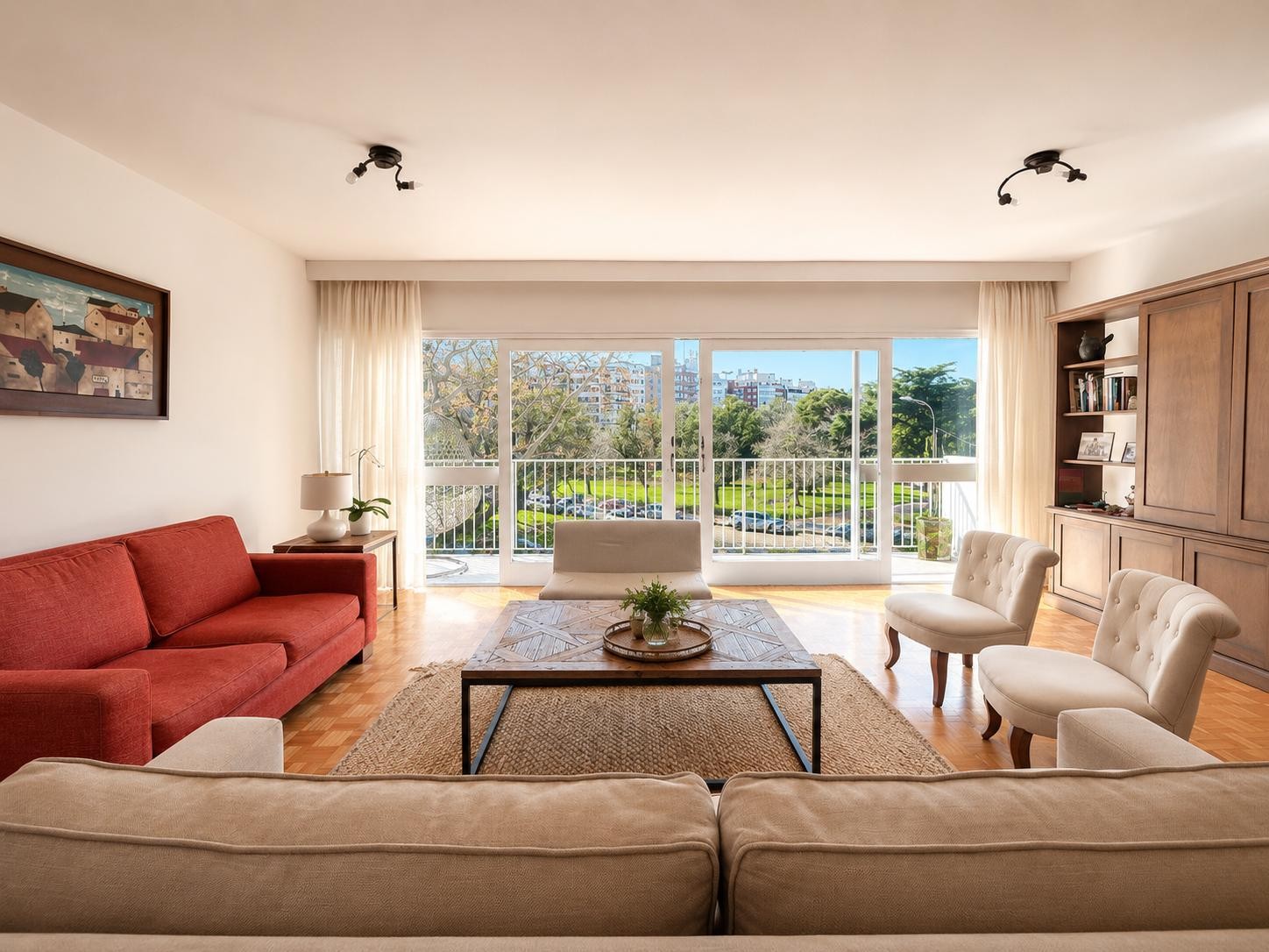 Exelente planta en Villa Biarritz de 3 dormitorios y servicio