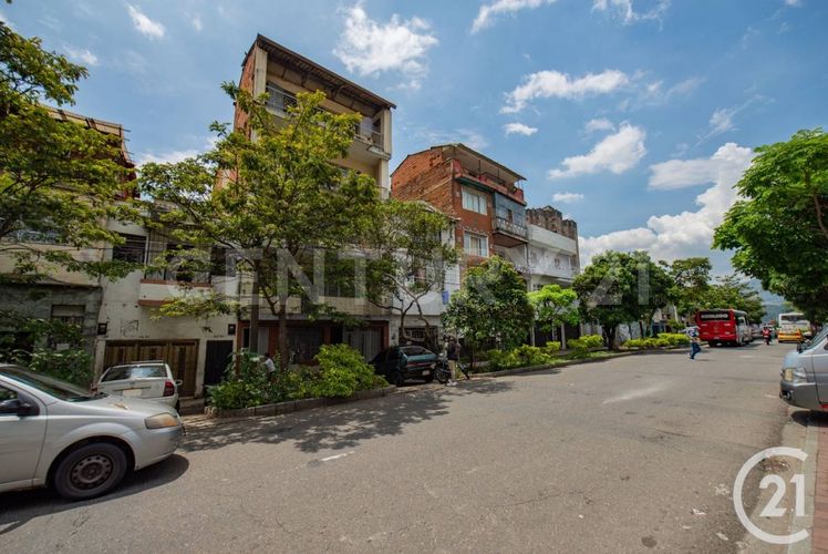 Edificio en venta en Los Angeles, Medellín, 654 m² · foto 2 de 17