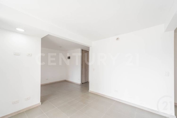 Apartamento de 3 alcobas en venta en Loma De Los Bernal, Medellín, 72 m² · foto 4 de 21
