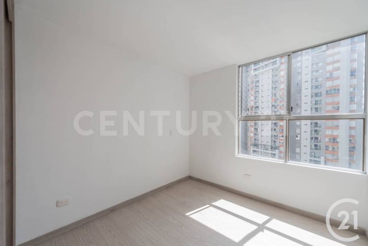Apartamento de 3 alcobas en venta en Loma De Los Bernal, Medellín, 72 m² · foto 7 de 21
