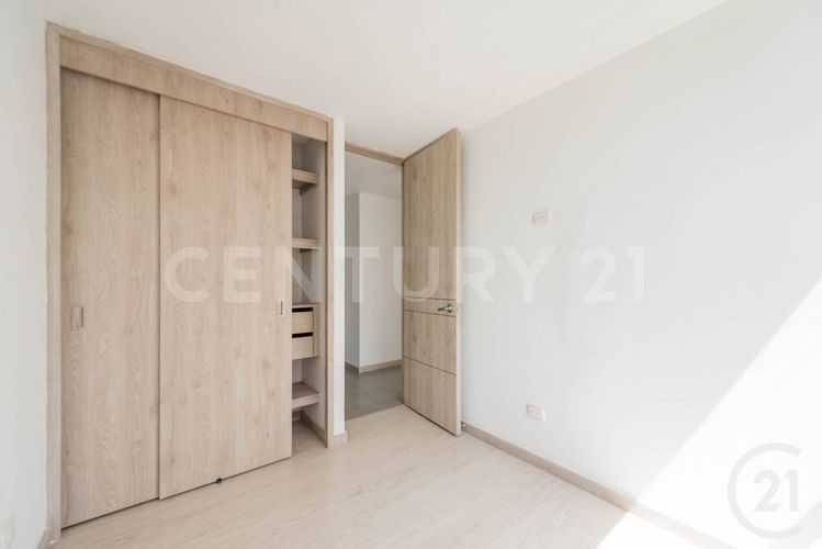 Apartamento de 3 alcobas en venta en Loma De Los Bernal, Medellín, 72 m² · foto 9 de 21