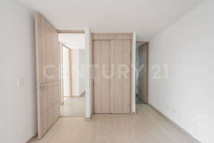 Apartamento de 3 alcobas en venta en Loma De Los Bernal, Medellín, 72 m² · foto 10 de 21