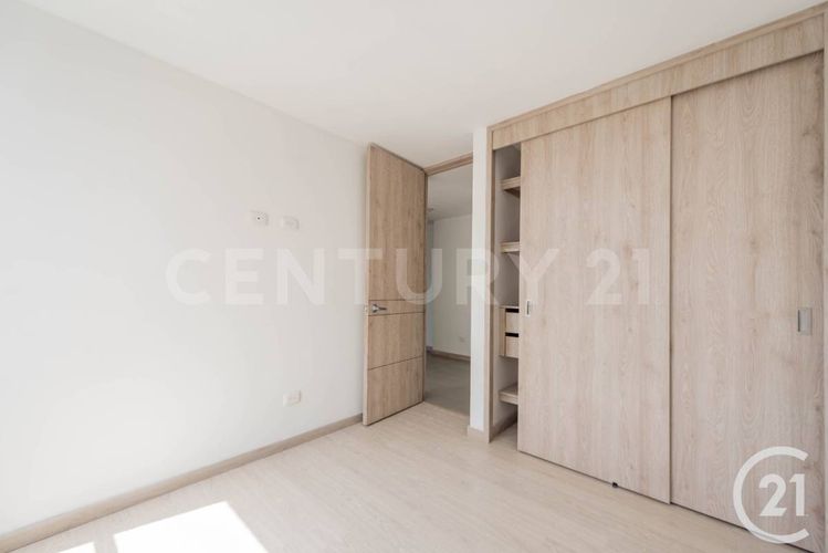 Apartamento de 3 alcobas en venta en Loma De Los Bernal, Medellín, 72 m² · foto 11 de 21
