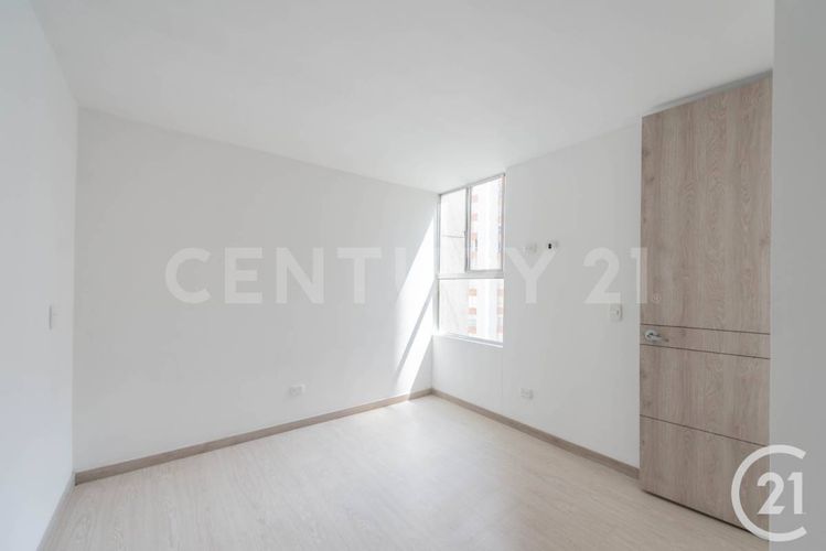 Apartamento de 3 alcobas en venta en Loma De Los Bernal, Medellín, 72 m² · foto 13 de 21