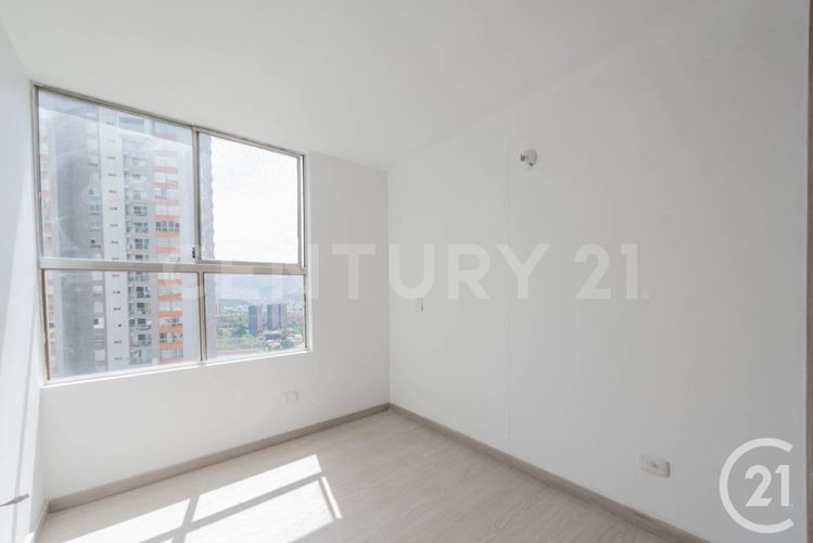 Apartamento de 3 alcobas en venta en Loma De Los Bernal, Medellín, 72 m² · foto 14 de 21