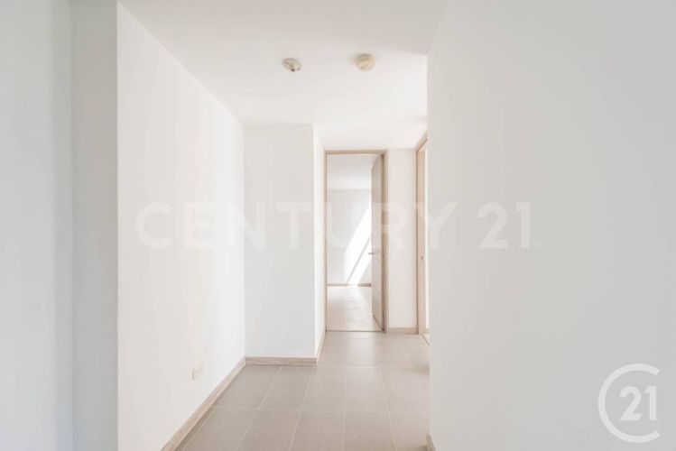 Apartamento de 3 alcobas en venta en Loma De Los Bernal, Medellín, 72 m² · foto 15 de 21