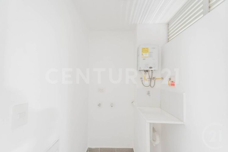 Apartamento de 3 alcobas en venta en Loma De Los Bernal, Medellín, 72 m² · foto 17 de 21