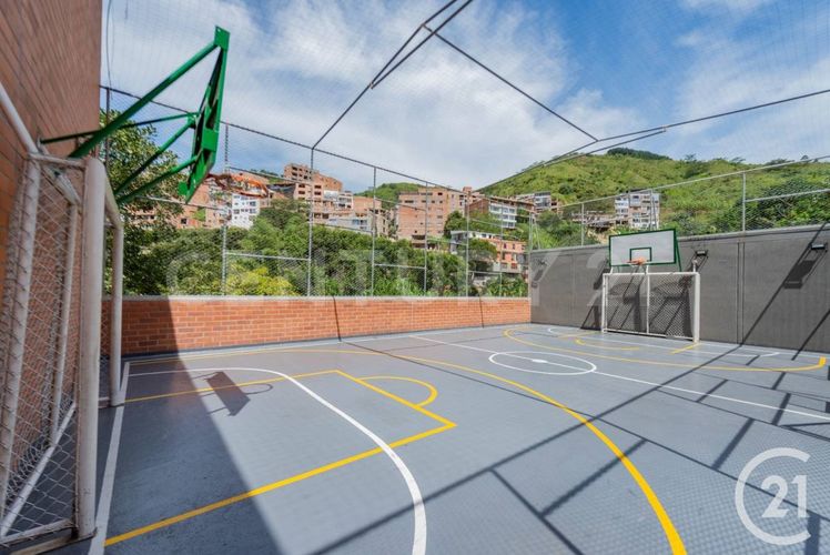 Apartamento de 3 alcobas en venta en Loma De Los Bernal, Medellín, 72 m² · foto 19 de 21