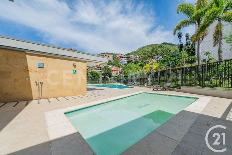 Apartamento de 3 alcobas en venta en Loma De Los Bernal, Medellín, 72 m² · foto 21 de 21