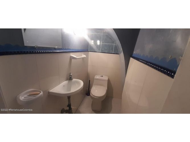 Casa de 5 alcobas en venta en Santa Teresita, Bogotá, 167 m² · foto 18 de 24