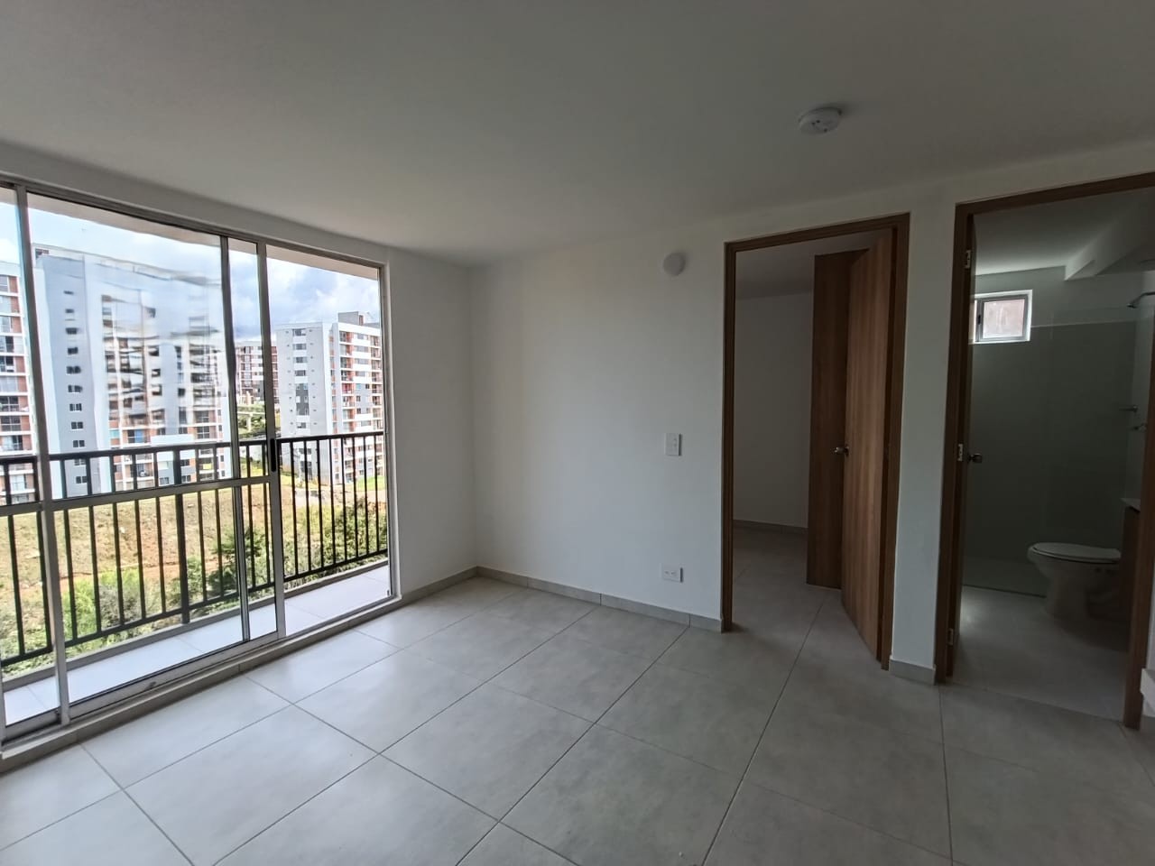 Apartamento en arriendo en Centro, Rionegro · foto 3 de 10