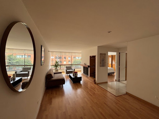 Apartamento en venta en Los Rosales, Bogotá · foto 2 de 24