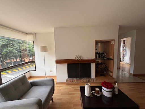 Apartamento en venta en Los Rosales, Bogotá · foto 3 de 24