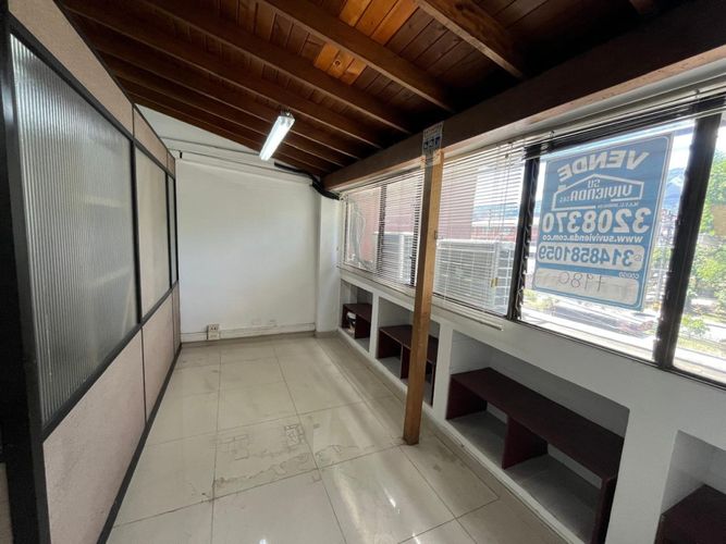 Oficina en venta en Guayabal, Medellín, 137 m² · foto 2 de 19