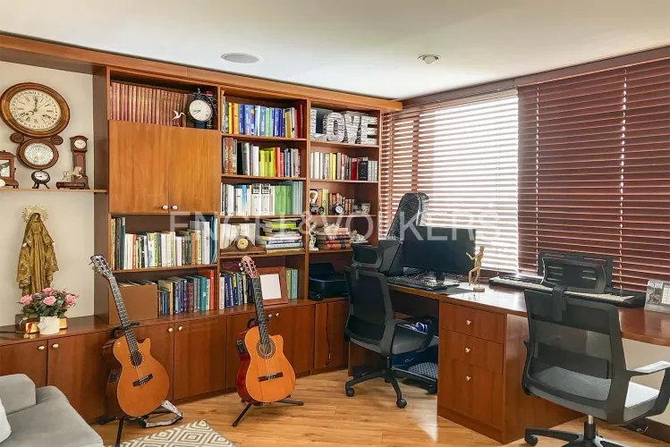 Apartamento de 3 alcobas en venta en La Carolina, Bogotá, 182 m² · foto 3 de 11
