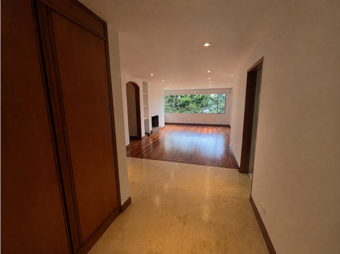 Apartamento de 4 alcobas en arriendo en La Cabrera, Bogotá, 242 m² · foto 5 de 24