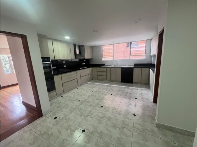 Apartamento de 4 alcobas en arriendo en La Cabrera, Bogotá, 242 m² · foto 7 de 24