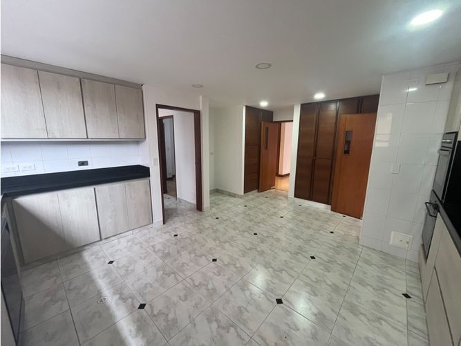 Apartamento de 4 alcobas en arriendo en La Cabrera, Bogotá, 242 m² · foto 8 de 24