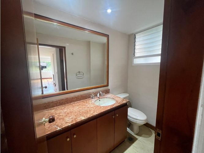 Apartamento de 4 alcobas en arriendo en La Cabrera, Bogotá, 242 m² · foto 14 de 24