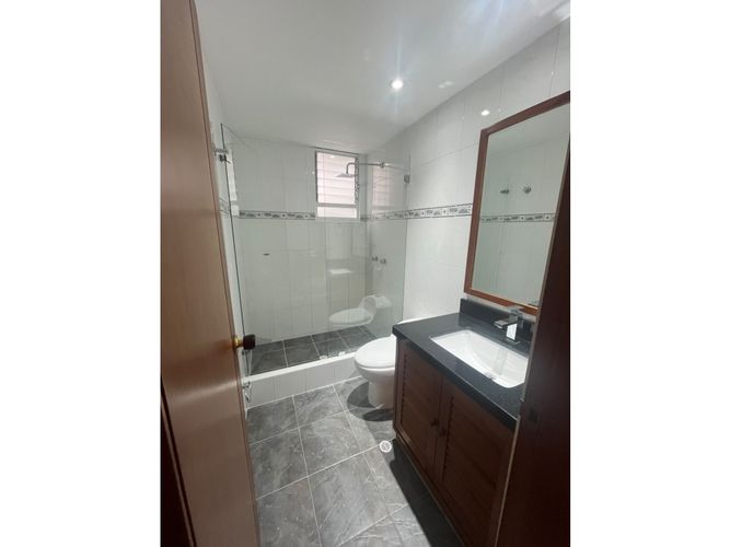 Apartamento de 4 alcobas en arriendo en La Cabrera, Bogotá, 242 m² · foto 16 de 24