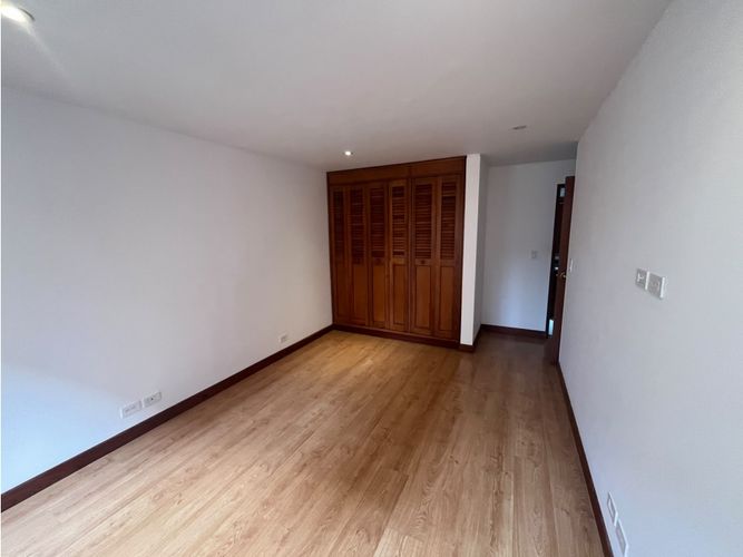 Apartamento de 4 alcobas en arriendo en La Cabrera, Bogotá, 242 m² · foto 22 de 24