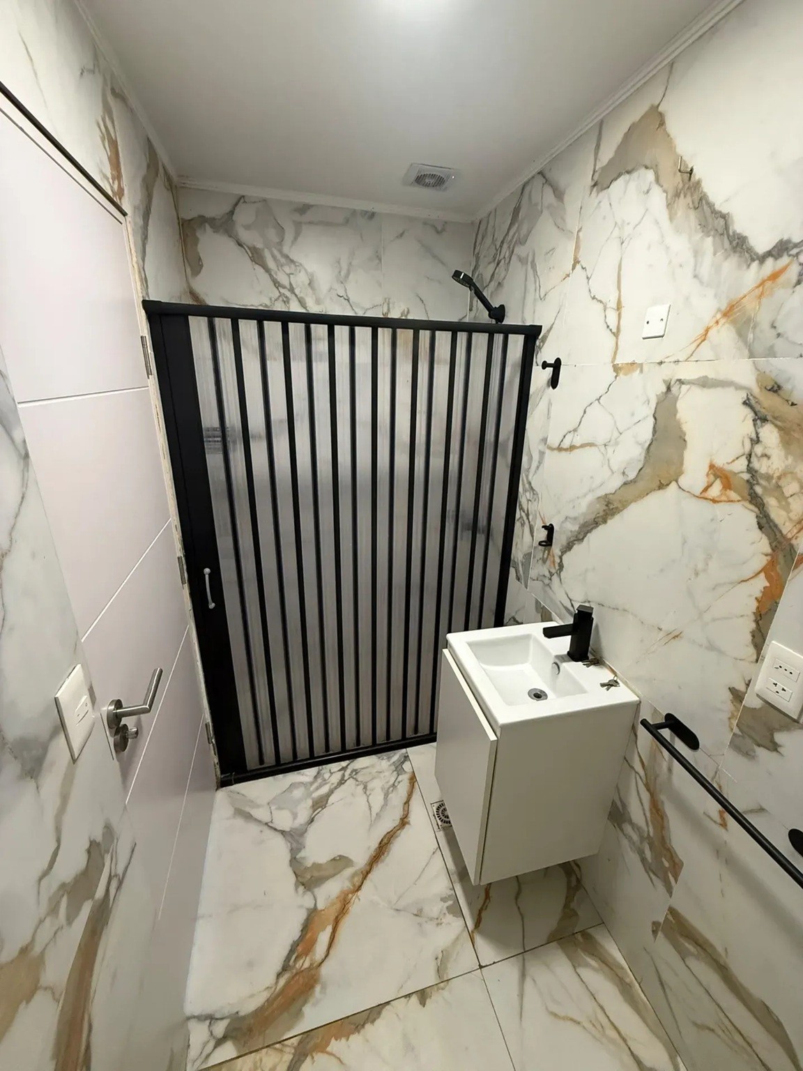 ALQUILER EN CORDON EN PLANTA BAJA DE 1 DORMITORIO, RECICLADO CON PATIO, SIN GASTOS COMUNES · Foto 4