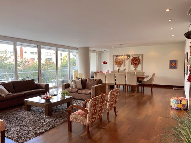 Apartamento de 3 alcobas en venta en Los Rosales, Bogotá, 290 m² · foto 3 de 24