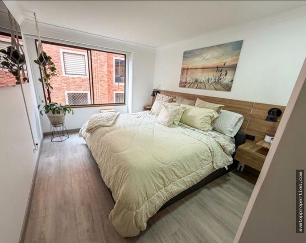Apartamento de 3 alcobas en venta en Los Rosales, Bogotá, 139 m² · foto 2 de 4