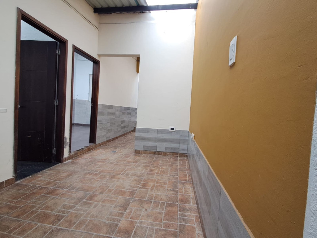 Casa en venta en Girardot, Bogotá · foto 3 de 13