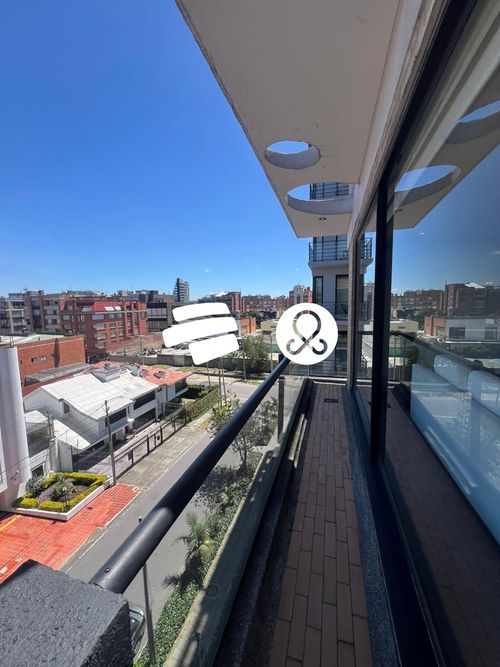 Apartamento de 3 alcobas en venta en Chicó Navarra, Bogotá, 135 m² · foto 3 de 22