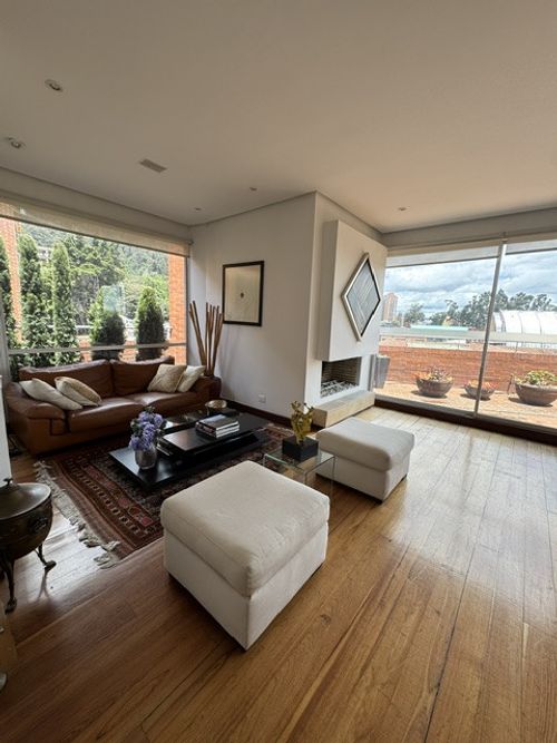 Apartamento de 3 alcobas en venta en Los Rosales, Bogotá, 345 m² · foto 2 de 24